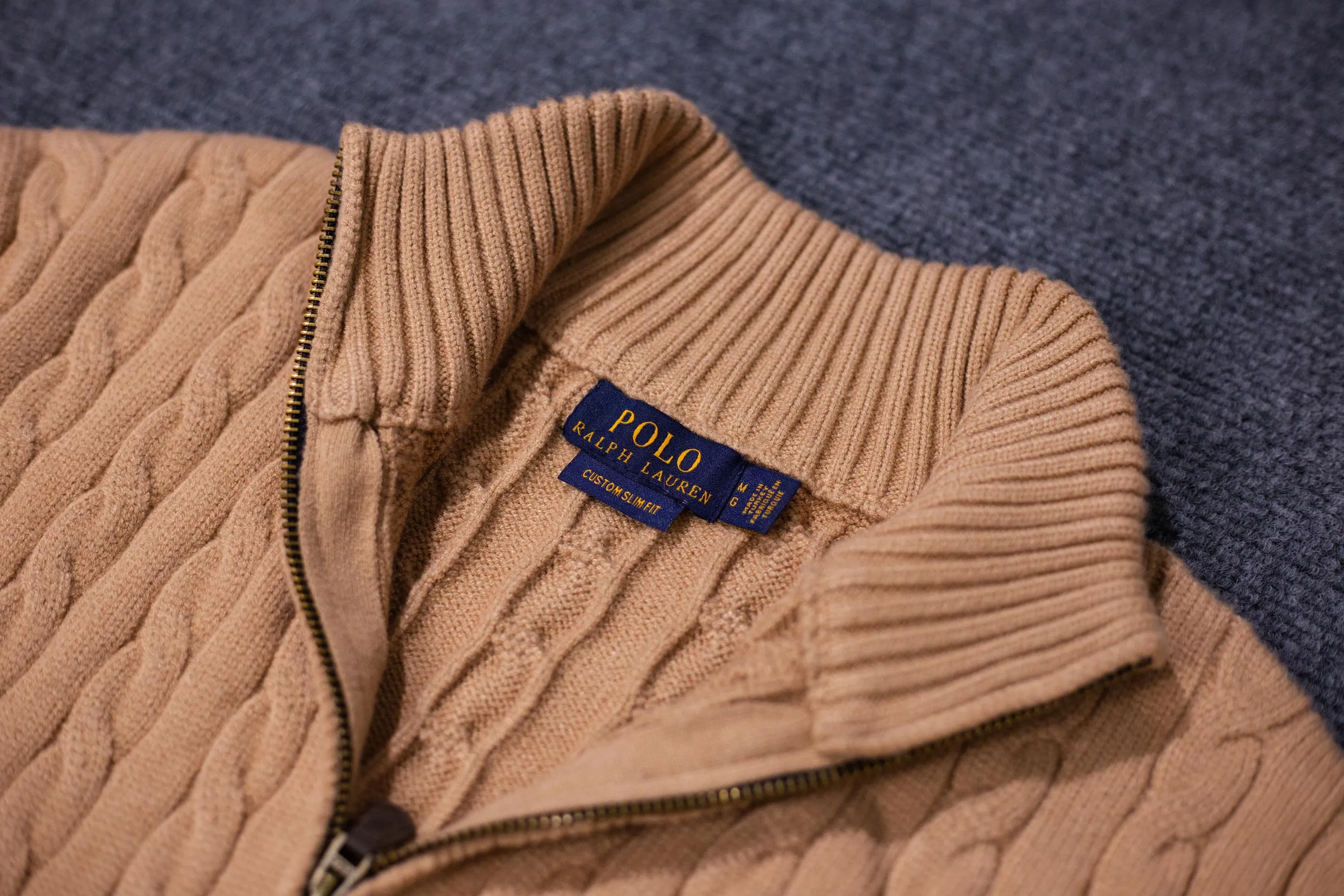 P300 Style No. D08) The top version on the market in 2025 Ralph Lauren #ootddailywear #Autumn and winter sweater #Knitted sweater outfit #ralph lauren sweater #Can be worn by both men and women [Star R] Finally waited until the Ralph men's twist sweater full zipper chest shirt is finally here! The most popular sweater with full zipper! Limited editions every year, there won’t be many models in the store! Ralph Lauren Men's Half-Zip Twist Sweater. The shape is really nice. It can be worn alone or as a jacket. It can be worn inside or outside, or it can be worn with a shirt inside ~ 100% pure cotton #Practical Wear. Color: Original white, navy blue, khaki, gray, size S to XL
